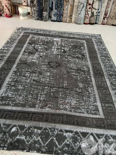 كل سجاده حسب مقاسا يعني كل نقشه موجود منا تلات مقاسات مترين بتلاته 45$