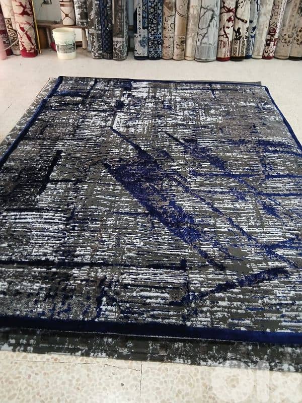 كل سجاده حسب مقاسا يعني كل نقشه موجود منا تلات مقاسات مترين بتلاته 45$ 9