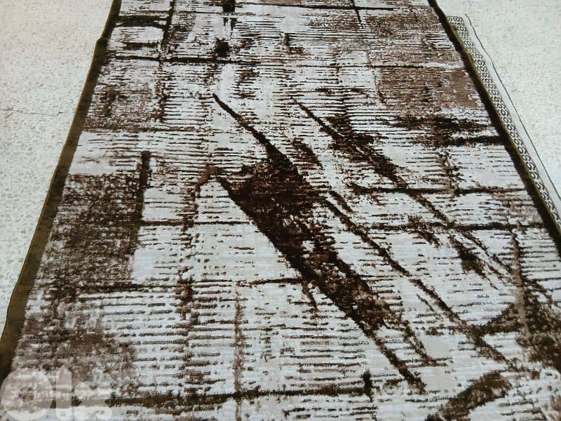 كل سجاده حسب مقاسا يعني كل نقشه موجود منا تلات مقاسات مترين بتلاته 5