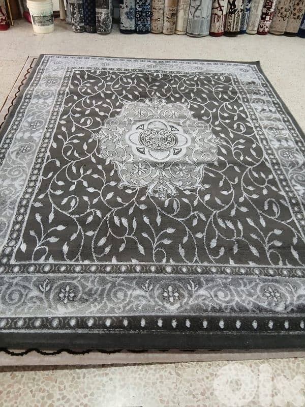 كل سجاده حسب مقاسا يعني كل نقشه موجود منا تلات مقاسات مترين بتلاته 7