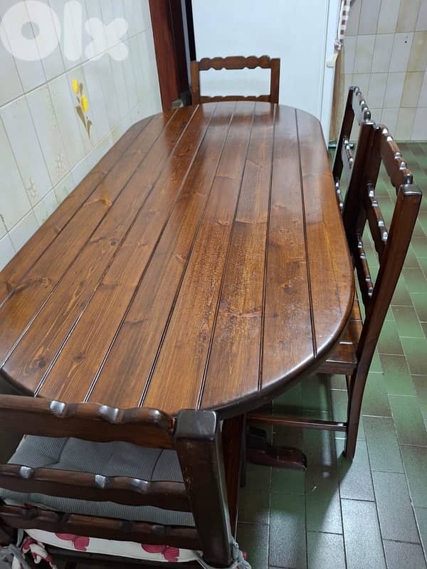 Vitrine -  فيترين مع طاولة وكراسي 3