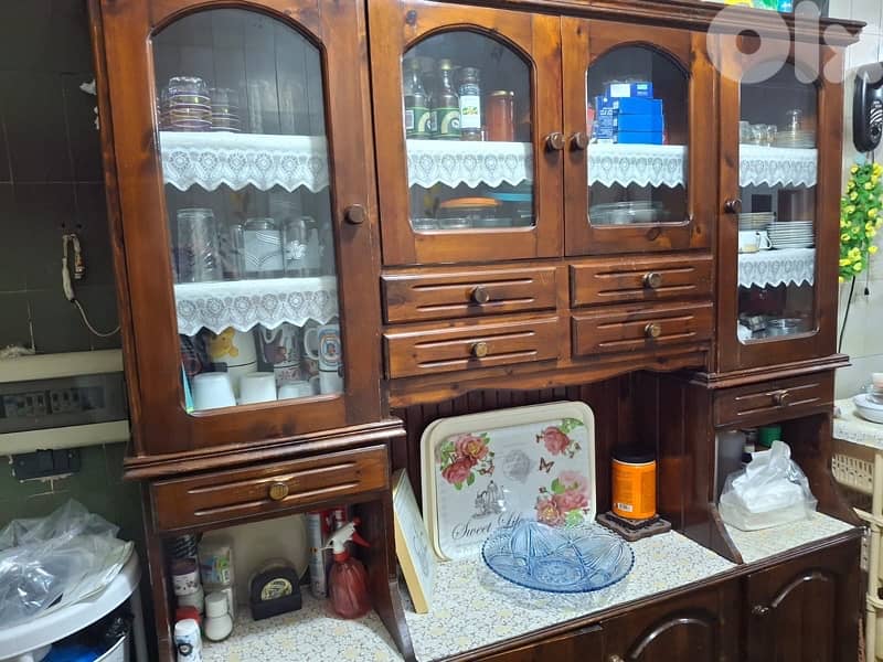 Vitrine -  فيترين مع طاولة وكراسي 4