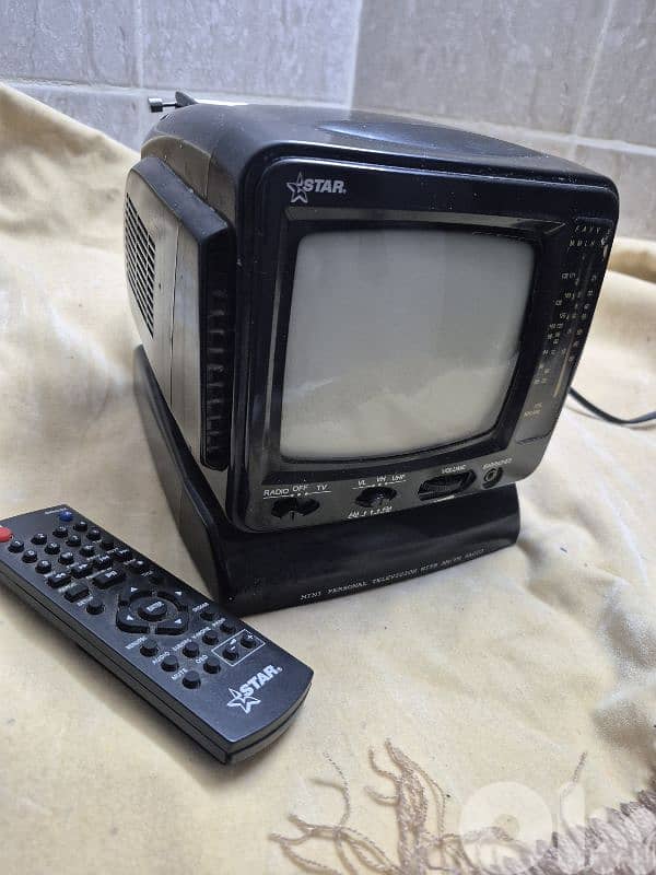 Small tv and Radio 0