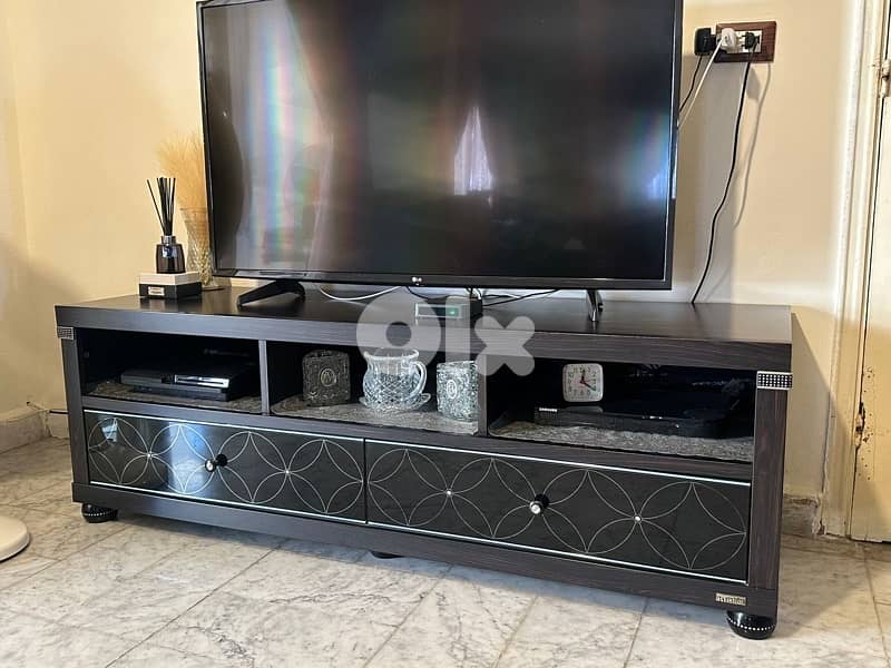 Tv Table طاولة تلفزيون 0
