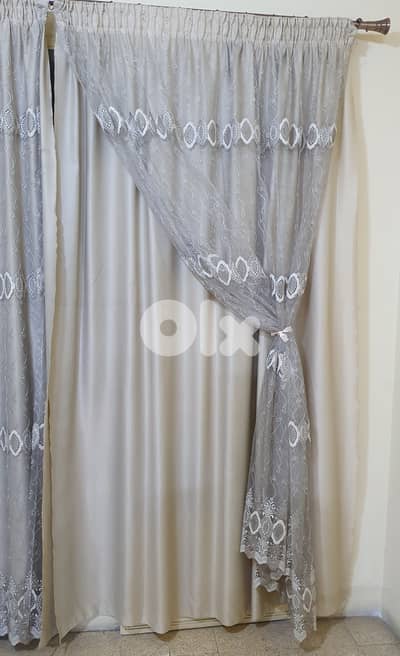 برداية داخلي صالون كبيرطول ٢٥٦ عرض ٣١٥ مع حديدوشناغل مستعمل نضيف بيروت