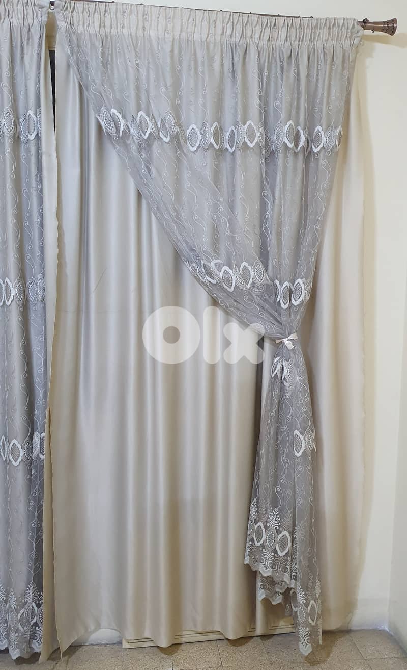 برداية داخلي صالون كبيرطول ٢٥٦ عرض ٣١٥ مع حديدوشناغل مستعمل نضيف بيروت 0