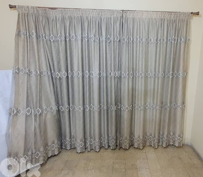 برداية داخلي صالون كبيرطول ٢٥٦ عرض ٣١٥ مع حديدوشناغل مستعمل نضيف بيروت 1