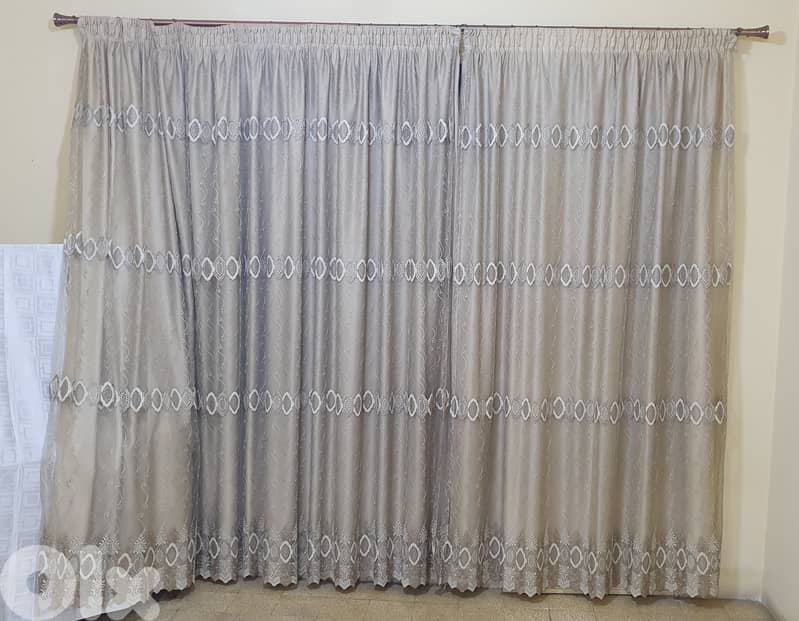 برداية داخلي صالون كبيرطول ٢٥٦ عرض ٣١٥ مع حديدوشناغل مستعمل نضيف بيروت 2