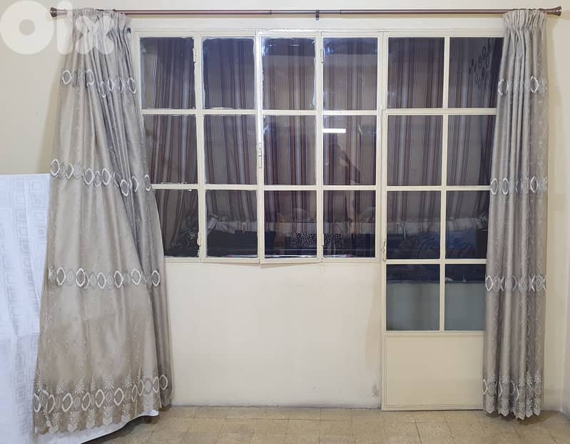 برداية داخلي صالون كبيرطول ٢٥٦ عرض ٣١٥ مع حديدوشناغل مستعمل نضيف بيروت 6