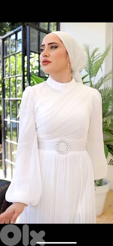 فستان آخر قطعة قياس ٤٢ 5