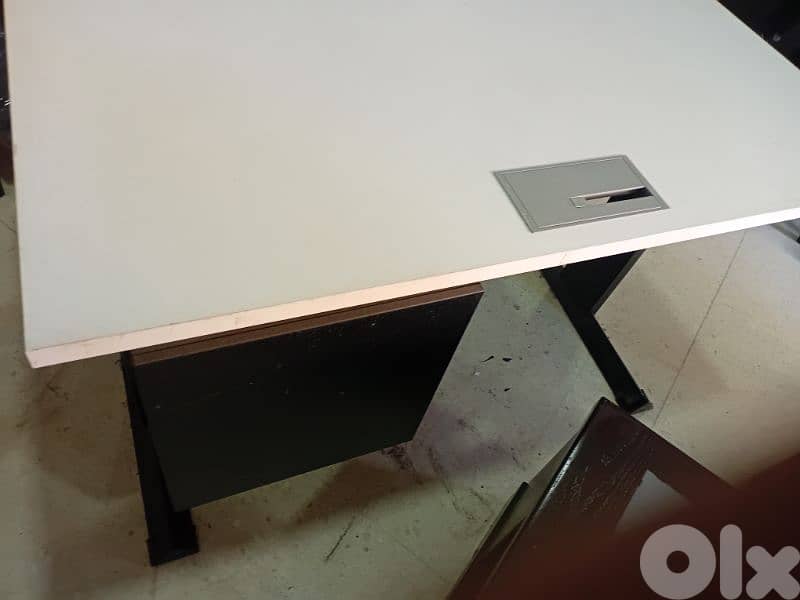 مكتب إيطالي جاورير المنيوم 2