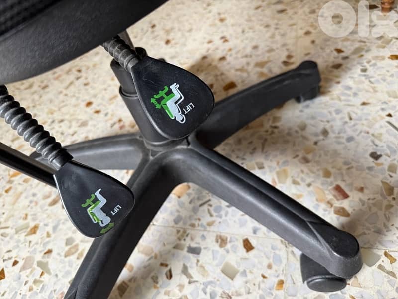 Office Chair in Good Condition – Comfortable & Adjustable 3