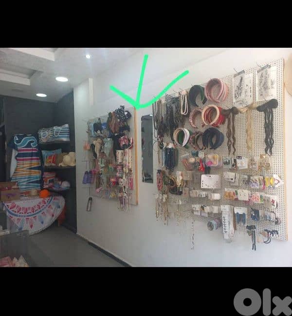 أغراض محل اكسسوارات كاملة للبيع 5