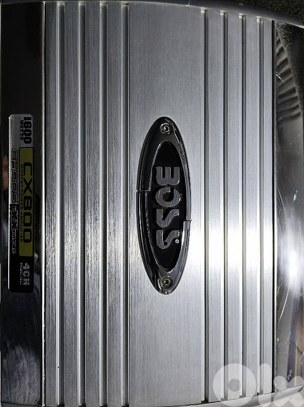 Boss car amplifier 1600 watt with remote Bass 0