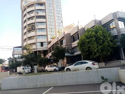 Showroom/office for sale in Dekweneh next to freeway center