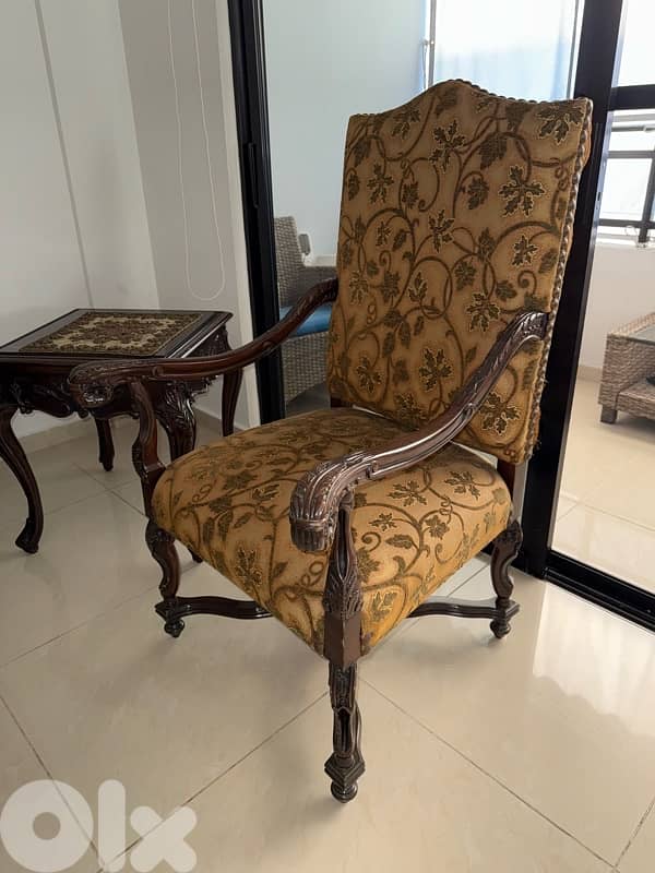 Living Room and Salon 7