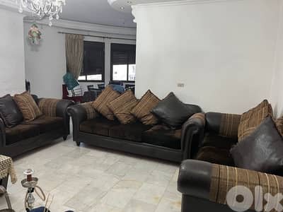 صالون كبير مرتب تقيل بدو تنجيد