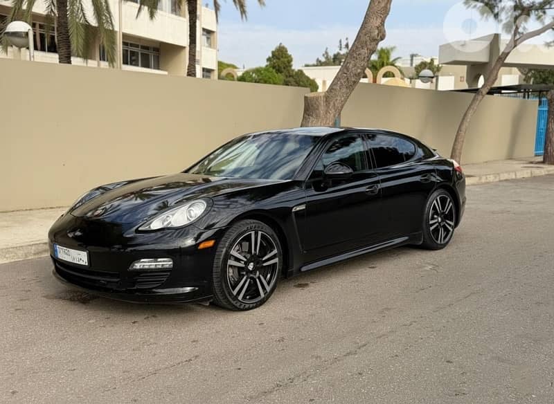 Porsche Panamera 2011 0