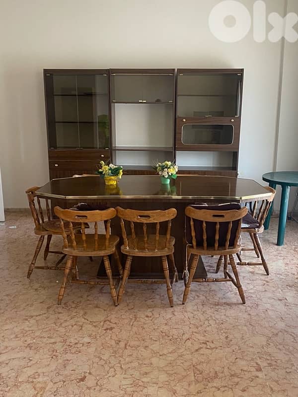 used dining room.  غرفة طعام مستعملة 1