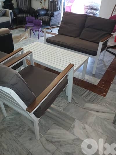 غرفة جلوس المنيوم جيدة جدا