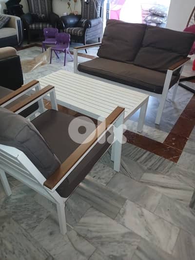 غرفة جلوس المنيوم جيدة جدا