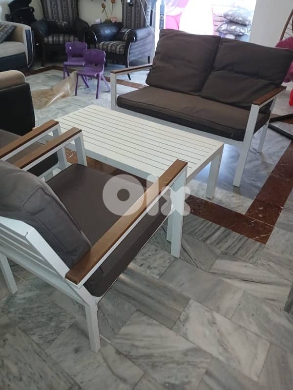 غرفة جلوس المنيوم جيدة جدا 0