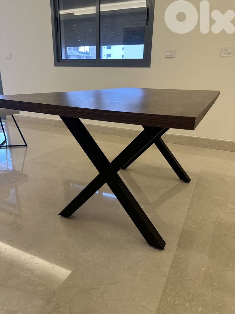 Dining table - still new 0