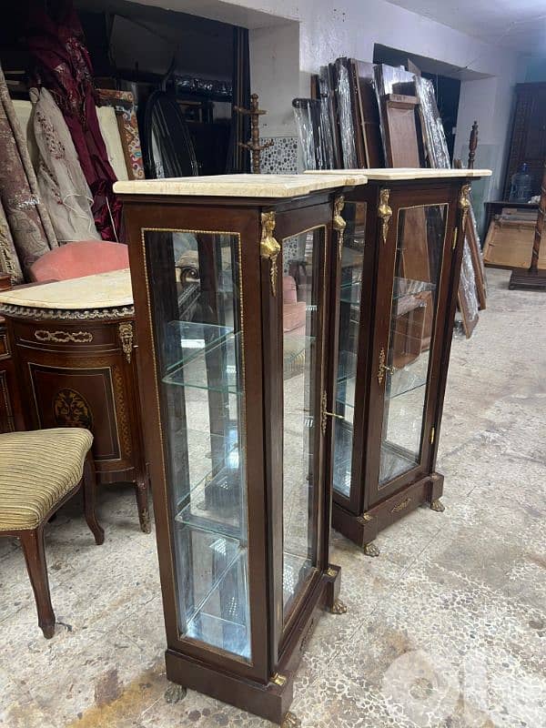 فاترينة كريستال مصرية خشب زان انتيك مرصعين نحاس عدد اتنين 1