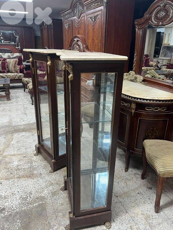 فاترينة كريستال مصرية خشب زان انتيك مرصعين نحاس عدد اتنين 2