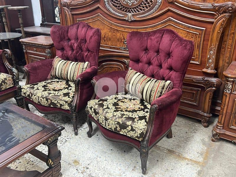 طقم كنبايات حفر ملكي خشب زان خمس قطع وطاولة 1