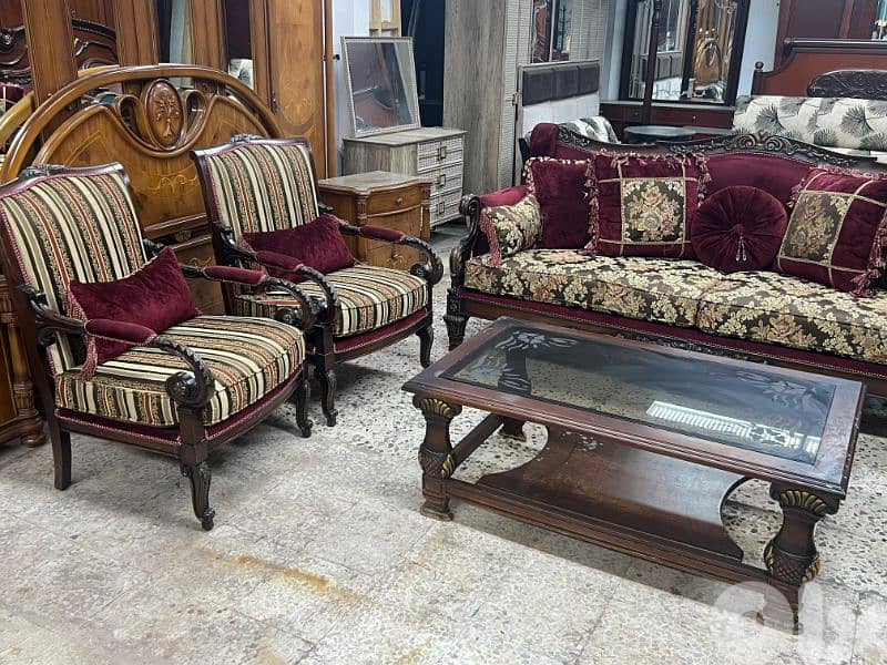 طقم كنبايات حفر ملكي خشب زان خمس قطع وطاولة 2