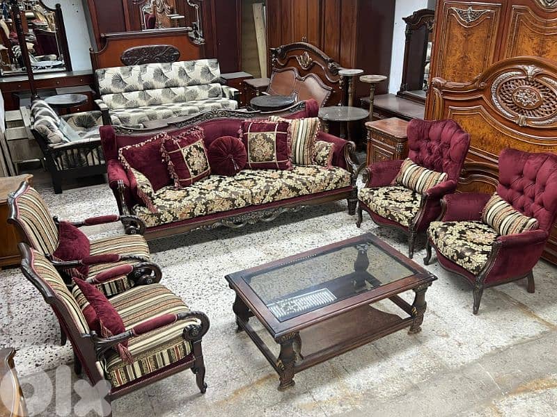 طقم كنبايات حفر ملكي خشب زان خمس قطع وطاولة 3