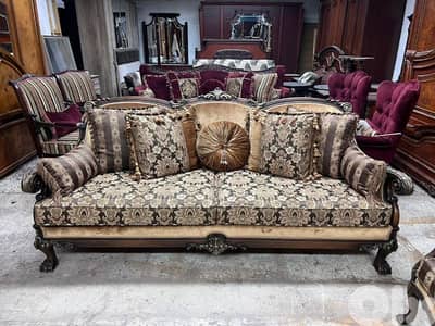 طقم كنبايات حفر خشب زان ملكي خمس قطع وطاولة