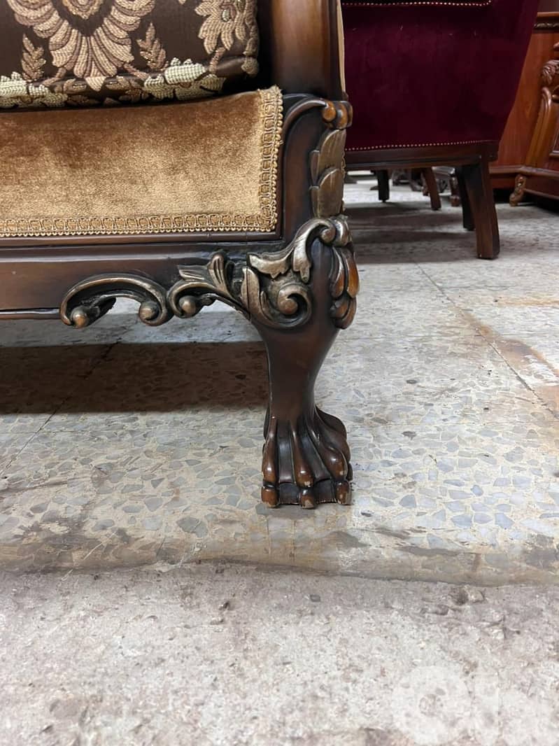 طقم كنبايات حفر خشب زان ملكي خمس قطع وطاولة 8