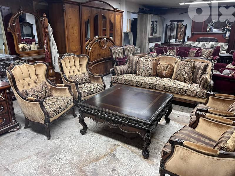 طقم كنبايات حفر خشب زان ملكي خمس قطع وطاولة 10