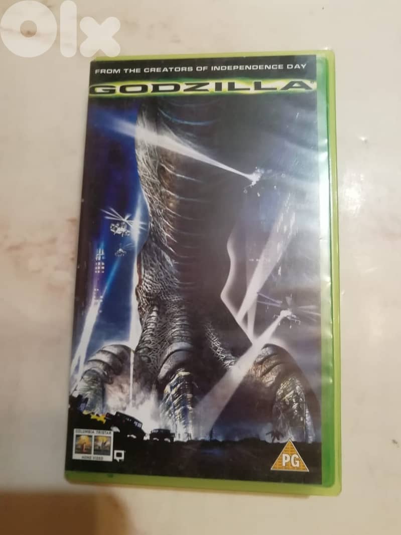 VHS cassettes many titles & genre prices start at 4$ 12