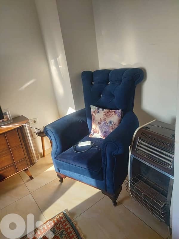 صالون مع طاولة – حالة ممتازة وخشب قوي 3