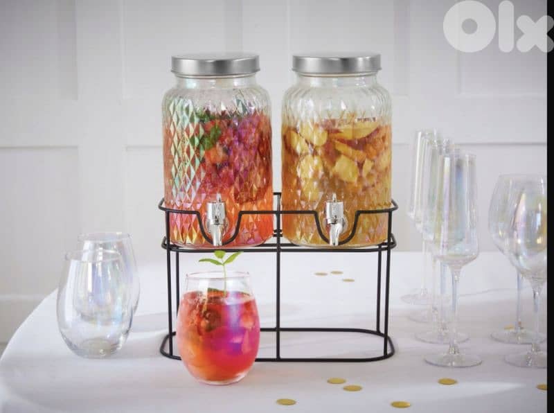 ERNESTO 2 GLASS WATER DISPENSER WITH A MODERN STAND. _4$ delivery. 1