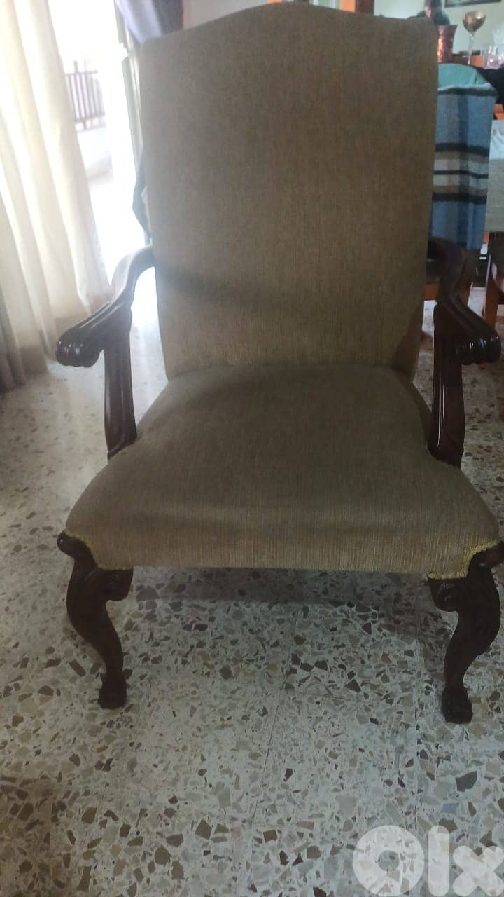 Living Room in good condition for sale 1