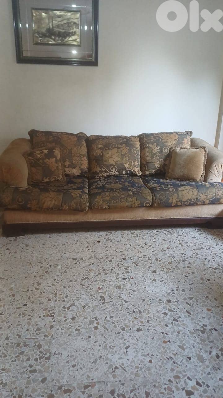 Living Room in good condition for sale 3