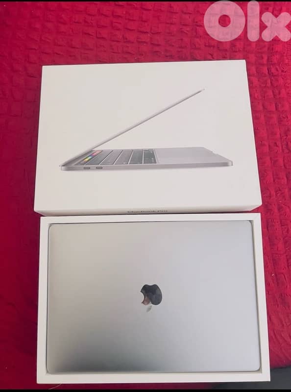 MacBook Pro 2020 top 0