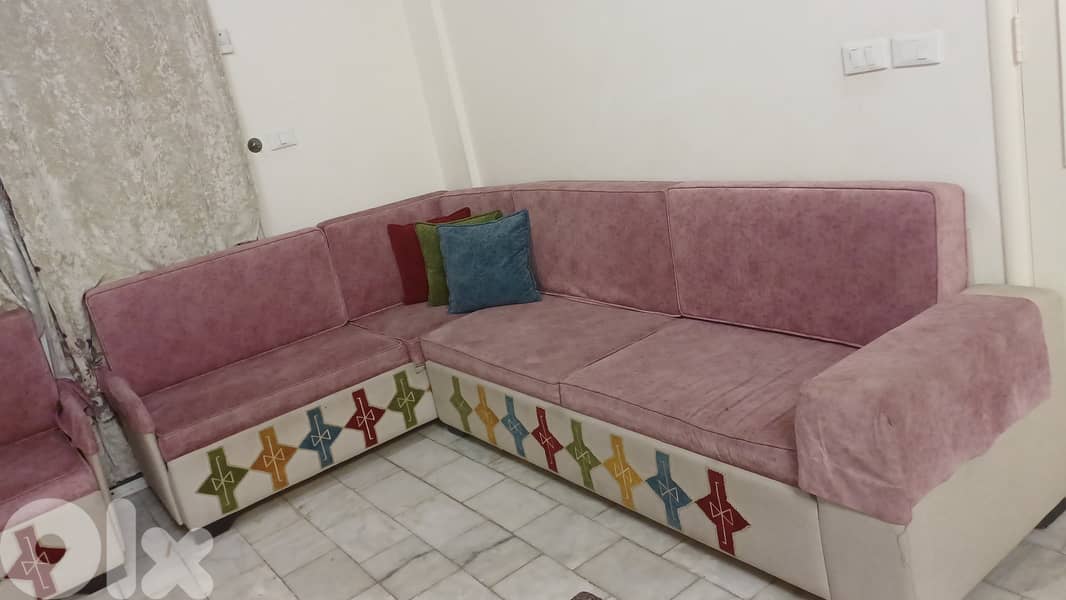 400$ full living room 0