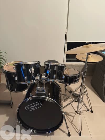 Drums sets and kits