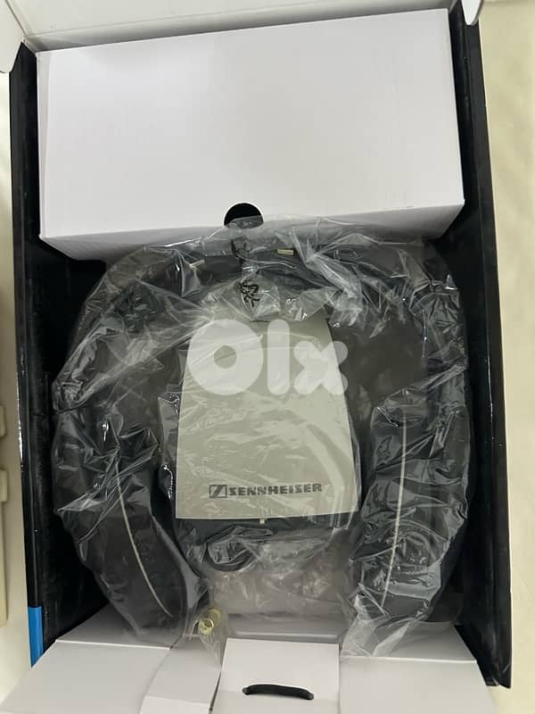 Headphones with microphones - Sennheiser RS120 II 2