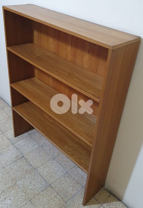 درف  أحذية كبير  مستعمل نضيف  (عدد ١ ) طول ١٣٠ عرض ١٠٠  غمق  ٢٧  بيروت 2