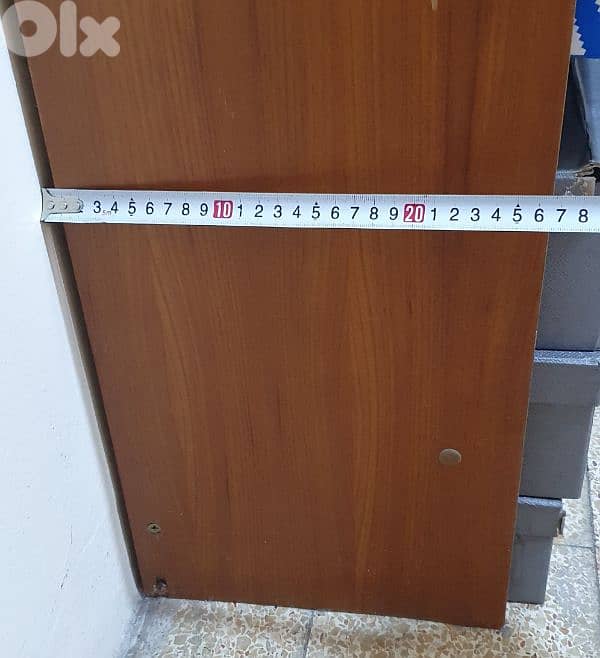 درف  أحذية كبير  مستعمل نضيف  (عدد ١ ) طول ١٣٠ عرض ١٠٠  غمق  ٢٧  بيروت 4