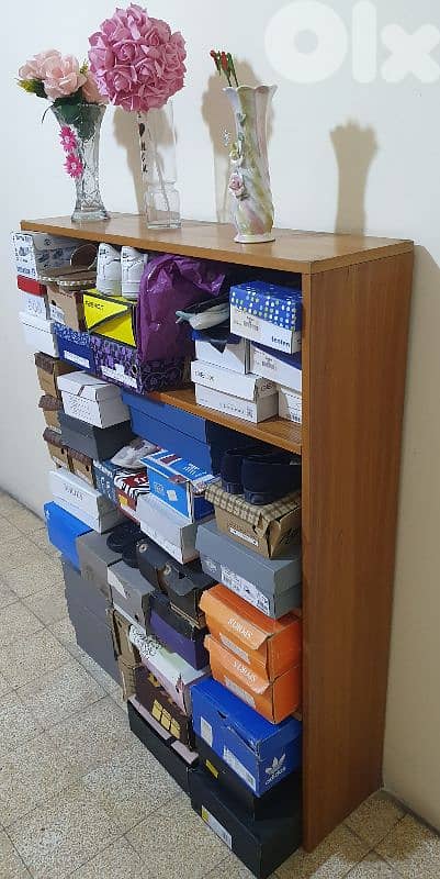 درف  أحذية كبير  مستعمل نضيف  (عدد ١ ) طول ١٣٠ عرض ١٠٠  غمق  ٢٧  بيروت 6