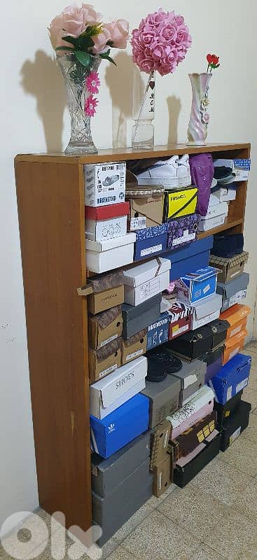 درف  أحذية كبير  مستعمل نضيف  (عدد ١ ) طول ١٣٠ عرض ١٠٠  غمق  ٢٧  بيروت 8