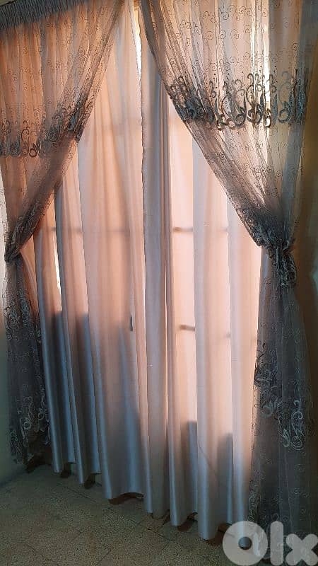 برداية  داخلي  مستعمل  نضيف  طول ٢٥٦  عرض ١٩٠ بيروت ٣٠ دولار  ٠٣٧٢٣٨٩٥ 0