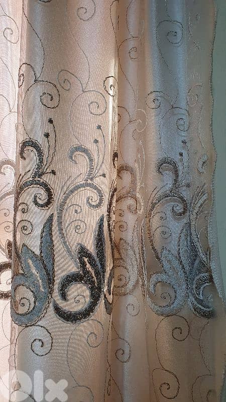 برداية  داخلي  مستعمل  نضيف  طول ٢٥٦  عرض ١٩٠ بيروت ٣٠ دولار  ٠٣٧٢٣٨٩٥ 1